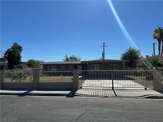 2876 Escuela Street, Las Vegas, NV 89121