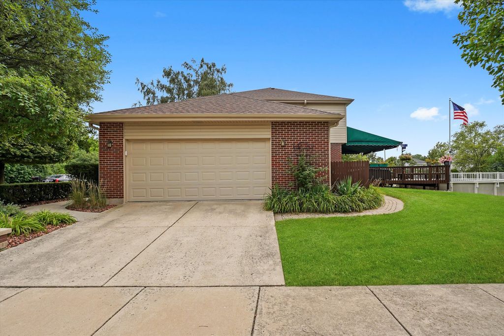 Image 11 of property listing at 16620 Pear Avenue, Orland Park, IL 60467
