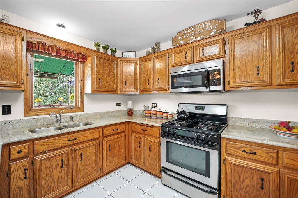 Image 19 of property listing at 16620 Pear Avenue, Orland Park, IL 60467