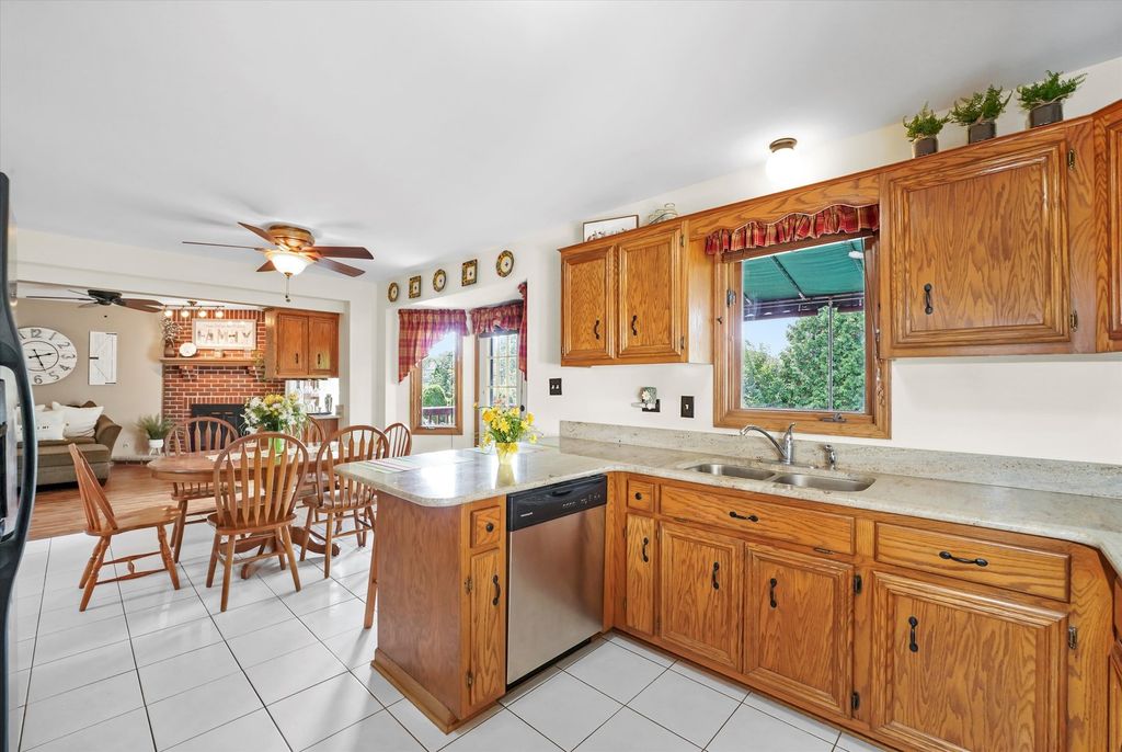 Image 20 of property listing at 16620 Pear Avenue, Orland Park, IL 60467