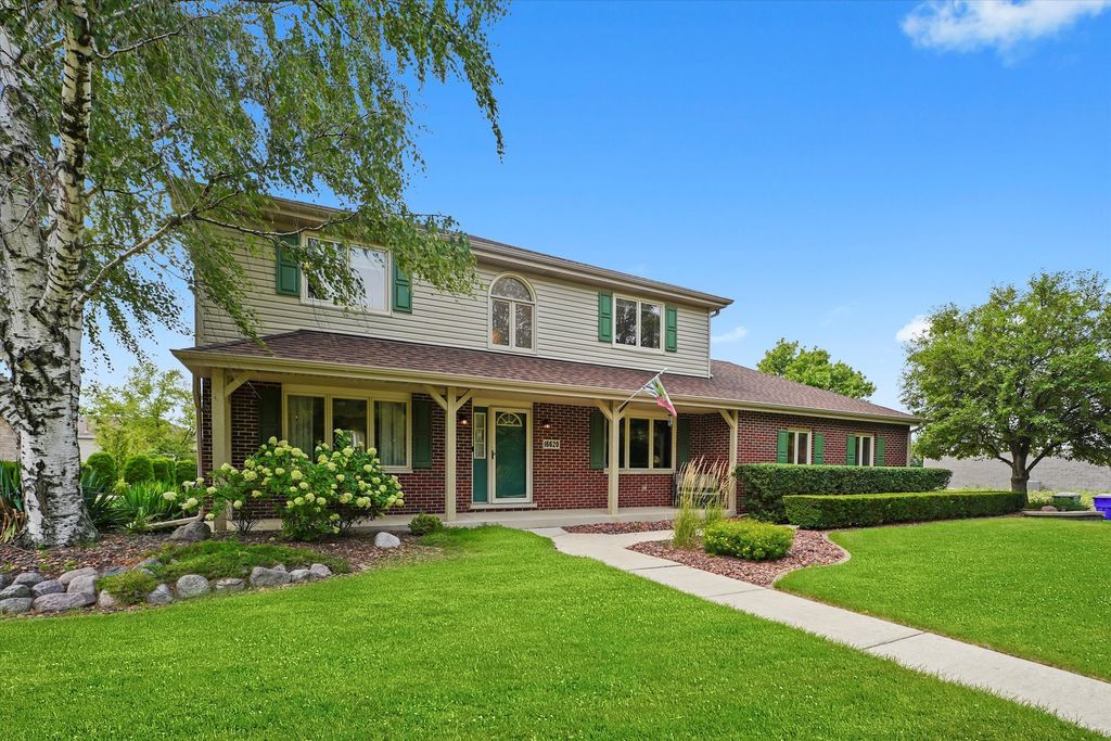 Image 3 of property listing at 16620 Pear Avenue, Orland Park, IL 60467