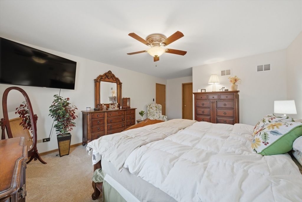 Image 25 of property listing at 16620 Pear Avenue, Orland Park, IL 60467