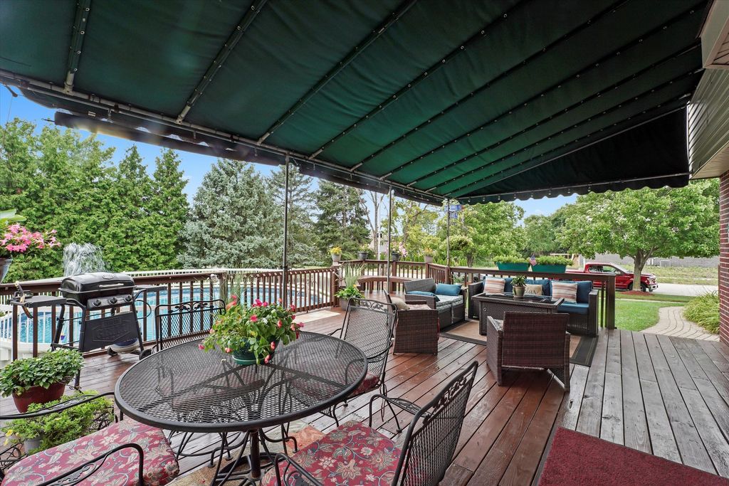 Image 4 of property listing at 16620 Pear Avenue, Orland Park, IL 60467