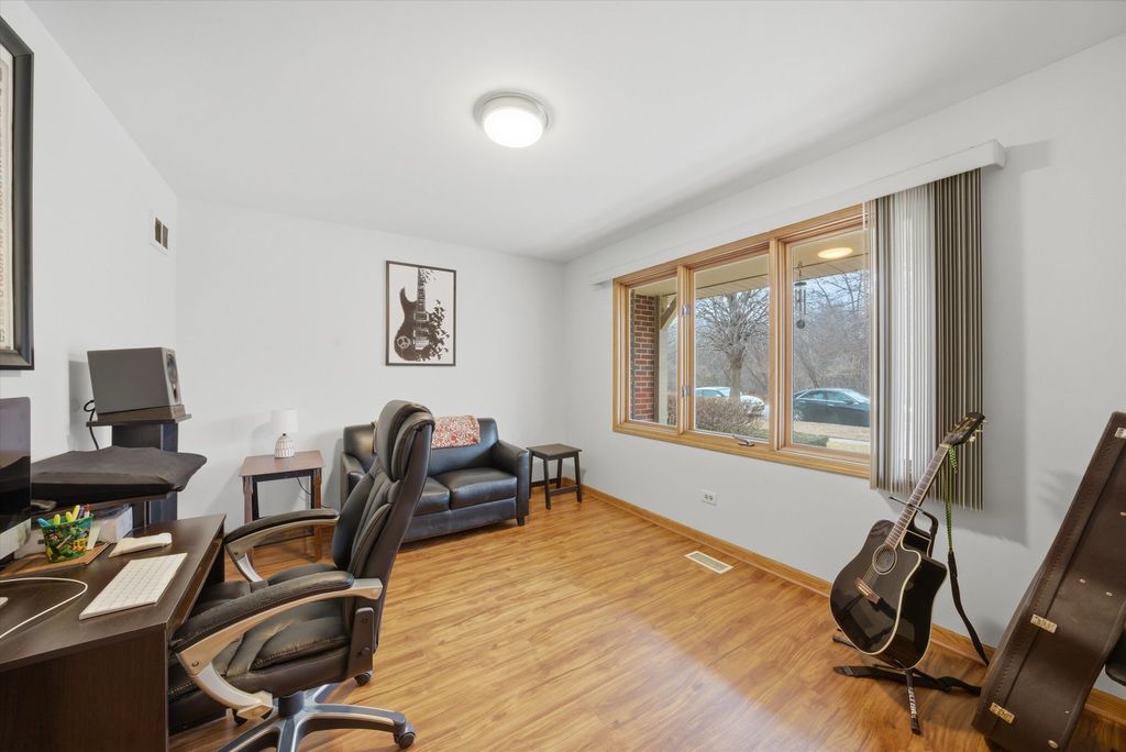 Image 31 of property listing at 16620 Pear Avenue, Orland Park, IL 60467