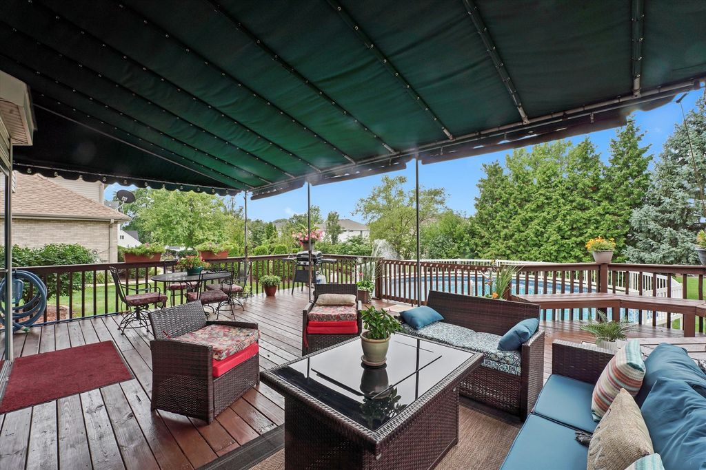 Image 5 of property listing at 16620 Pear Avenue, Orland Park, IL 60467