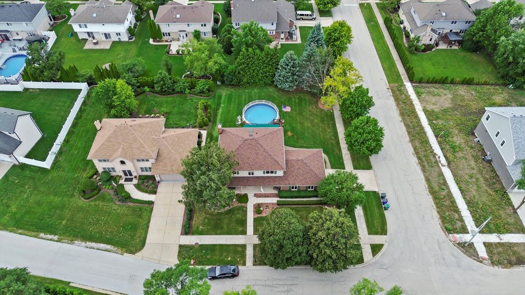 Image 46 of property listing at 16620 Pear Avenue, Orland Park, IL 60467