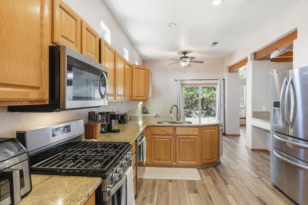 Image 11 of property listing at 4419 Campo De Maiz Road NW, Albuquerque, NM 87114