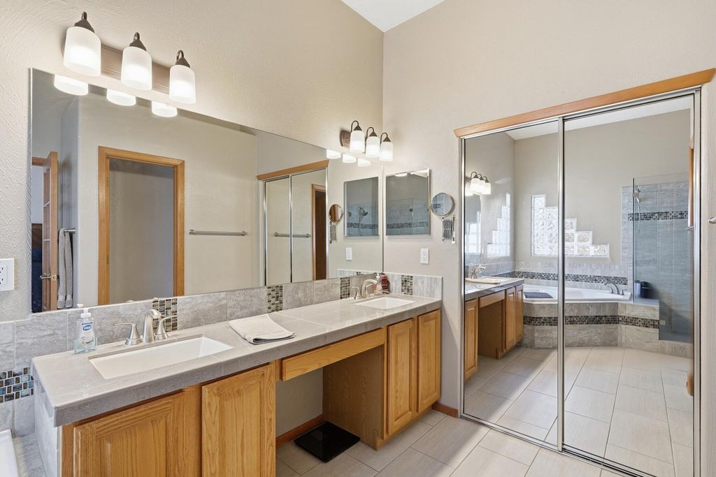 Image 20 of property listing at 4419 Campo De Maiz Road NW, Albuquerque, NM 87114