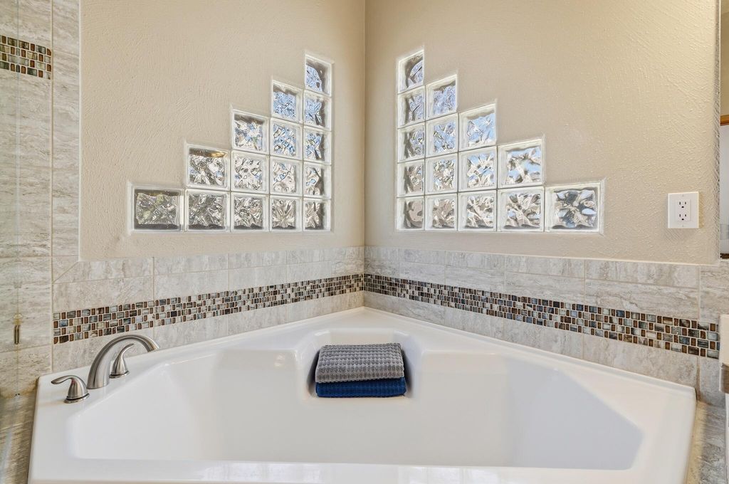 Image 21 of property listing at 4419 Campo De Maiz Road NW, Albuquerque, NM 87114