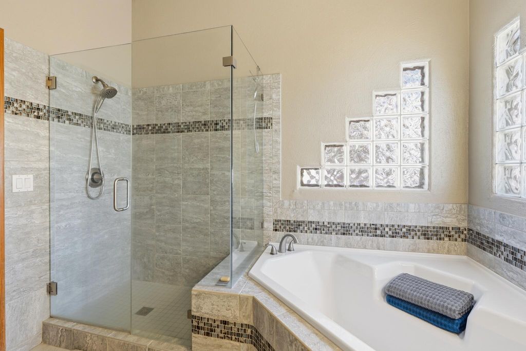 Image 22 of property listing at 4419 Campo De Maiz Road NW, Albuquerque, NM 87114