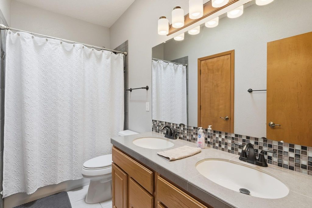 Image 25 of property listing at 4419 Campo De Maiz Road NW, Albuquerque, NM 87114