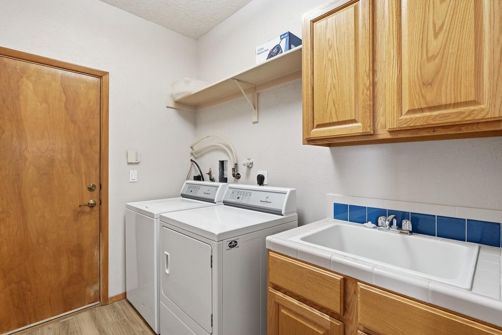 Image 27 of property listing at 4419 Campo De Maiz Road NW, Albuquerque, NM 87114