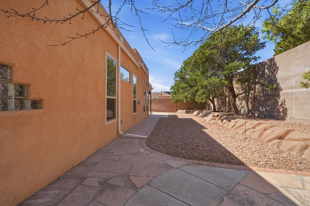 Image 30 of property listing at 4419 Campo De Maiz Road NW, Albuquerque, NM 87114