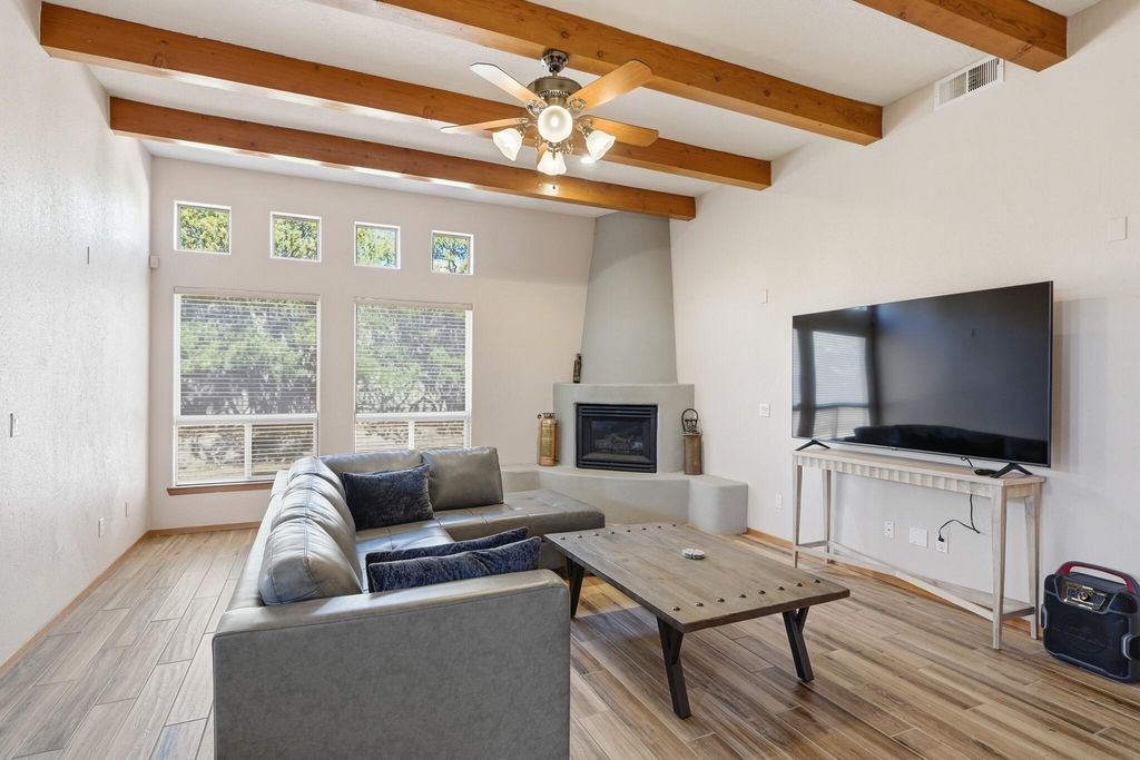 Image 5 of property listing at 4419 Campo De Maiz Road NW, Albuquerque, NM 87114