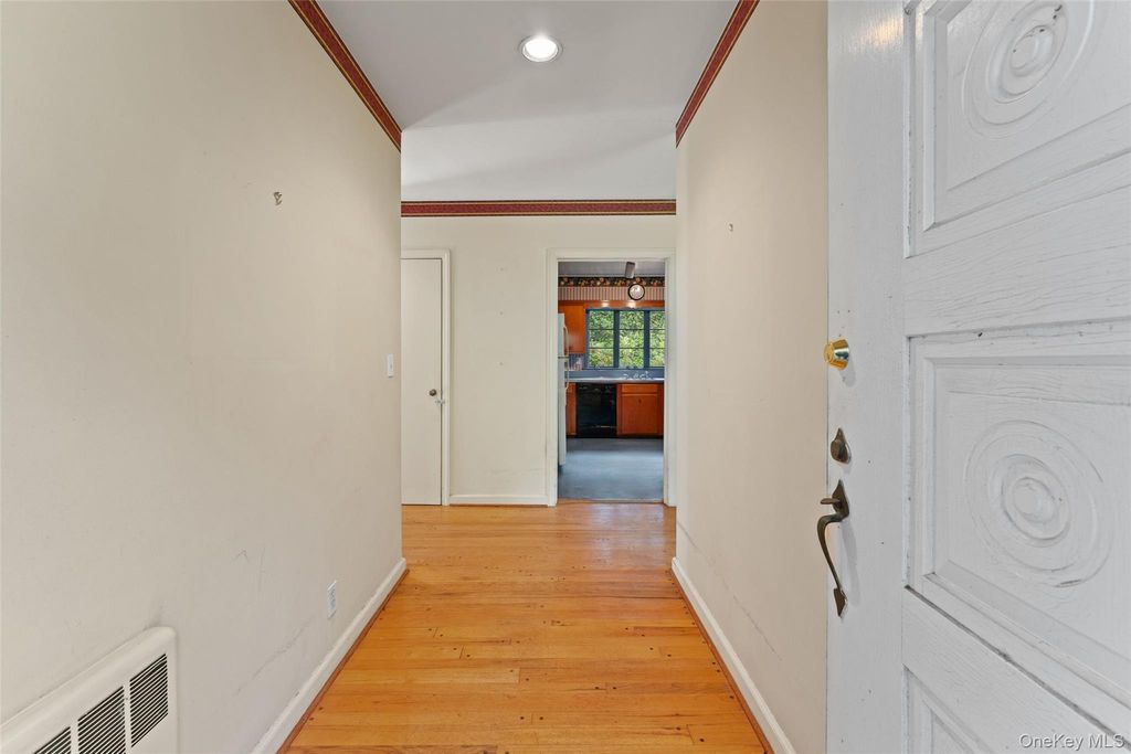 418 Read Avenue, Yonkers, NY 10707 — photo 4
