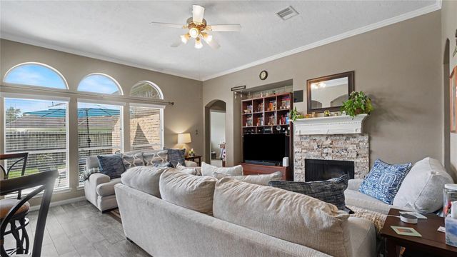 4830 Chase Stone Drive, Bacliff, TX 77518