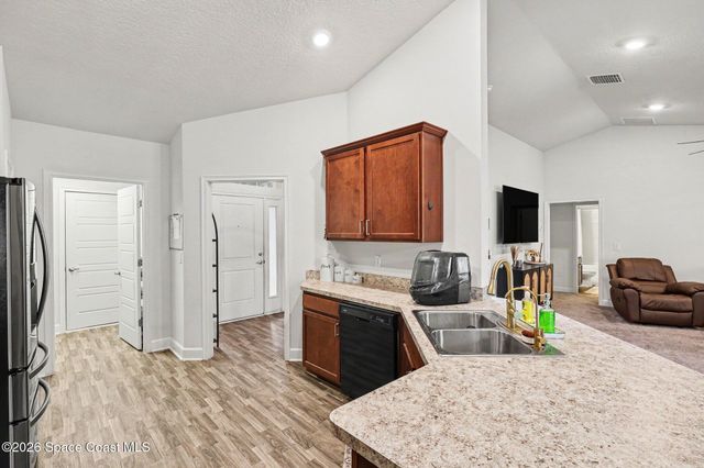 325 Kapok Court NW, Palm Bay, FL 32907