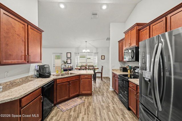 325 Kapok Court NW, Palm Bay, FL 32907