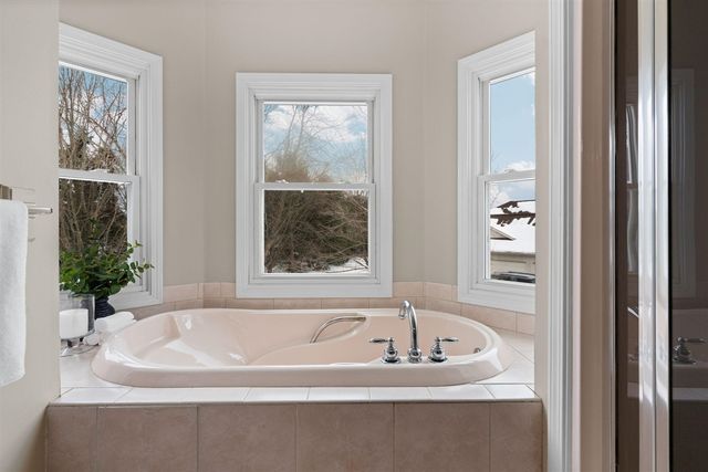 5971 Creekview Court, Ann Arbor, MI 48108