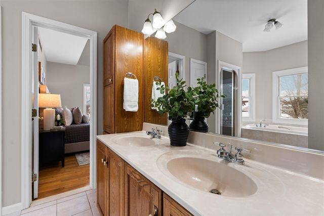 5971 Creekview Court, Ann Arbor, MI 48108