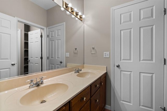 5971 Creekview Court, Ann Arbor, MI 48108