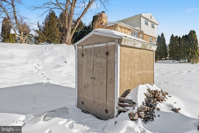 7256 SANDY HOLLOW RD, Harrisburg, PA 17112