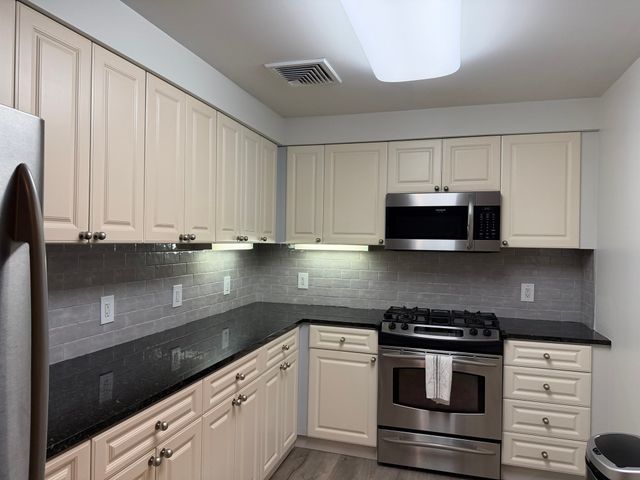 501 Commerce 1-305, Braintree, MA 02184