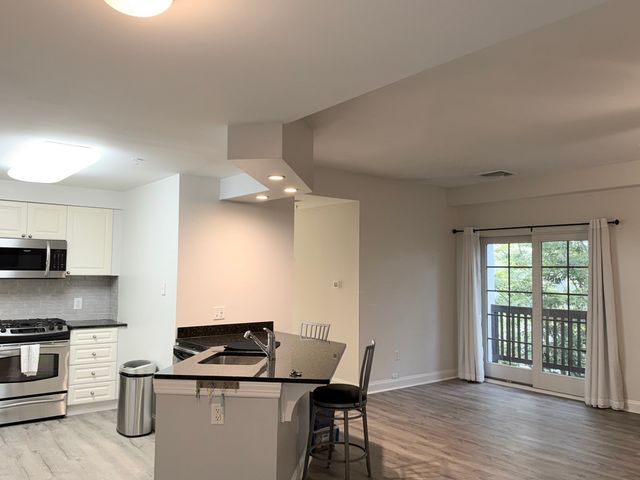 501 Commerce 1-305, Braintree, MA 02184