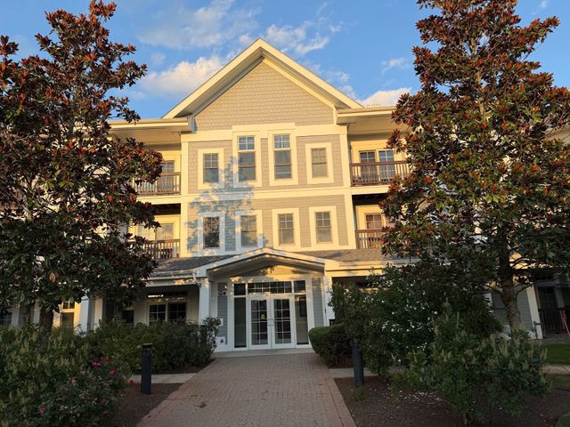 501 Commerce 1-305, Braintree, MA 02184
