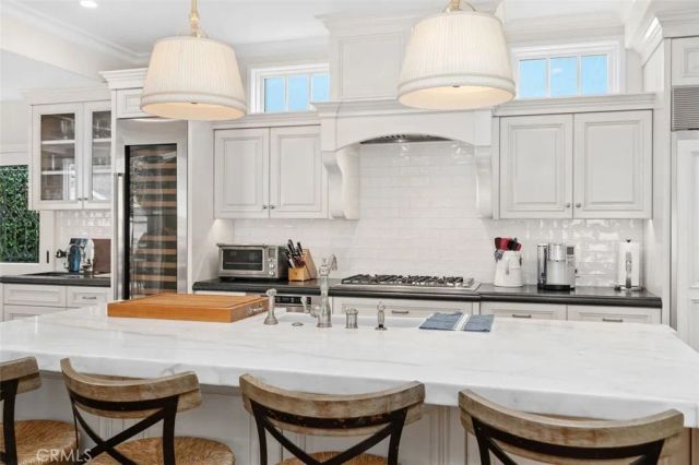 2431 Bayshore Drive, Newport Beach, CA 92663