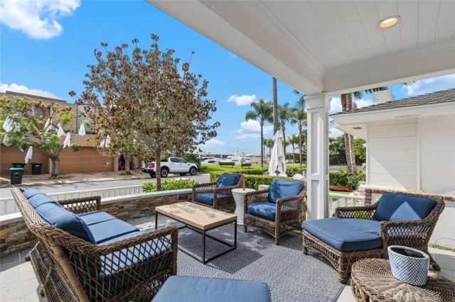 2431 Bayshore Drive, Newport Beach, CA 92663