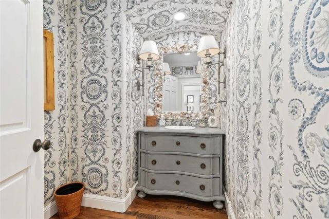 2431 Bayshore Drive, Newport Beach, CA 92663