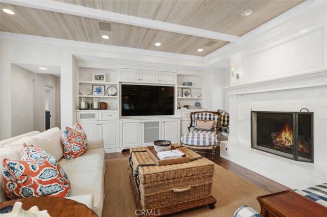 2431 Bayshore Drive, Newport Beach, CA 92663