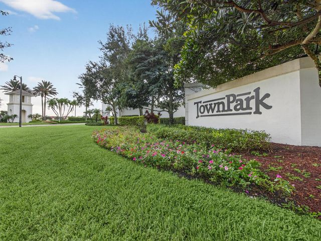 11861 SW Crestwood Circle, Port St. Lucie, FL 34987