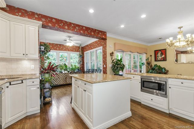 3 Saint Lawrence Place, Jericho, NY 11753