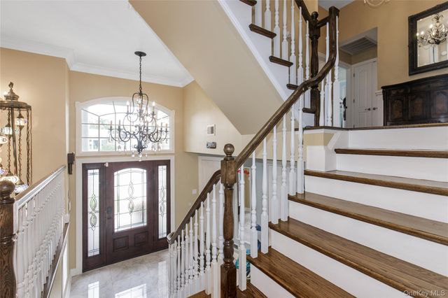 3 Saint Lawrence Place, Jericho, NY 11753