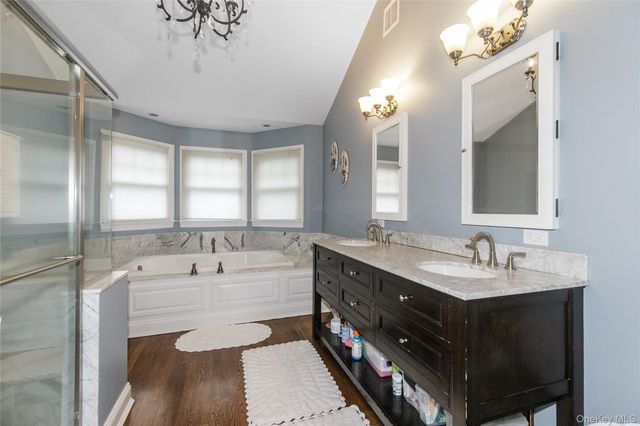 3 Saint Lawrence Place, Jericho, NY 11753