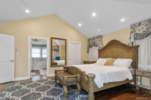 3 Saint Lawrence Place, Jericho, NY 11753