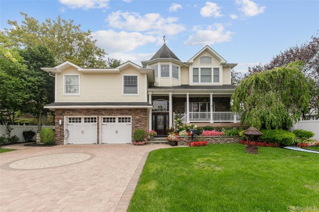 3 Saint Lawrence Place, Jericho, NY 11753