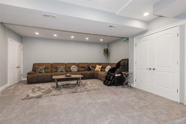 3 Saint Lawrence Place, Jericho, NY 11753