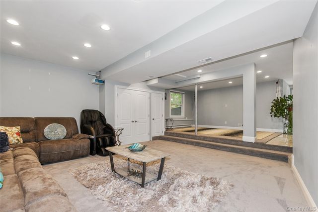 3 Saint Lawrence Place, Jericho, NY 11753