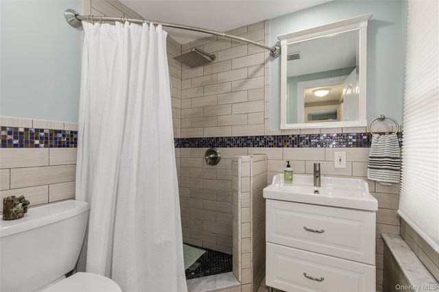 3 Saint Lawrence Place, Jericho, NY 11753