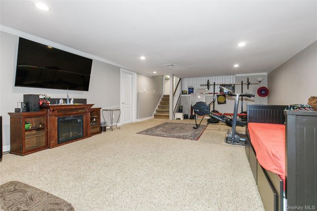 3 Saint Lawrence Place, Jericho, NY 11753