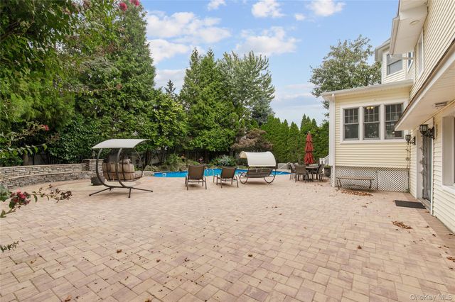 3 Saint Lawrence Place, Jericho, NY 11753