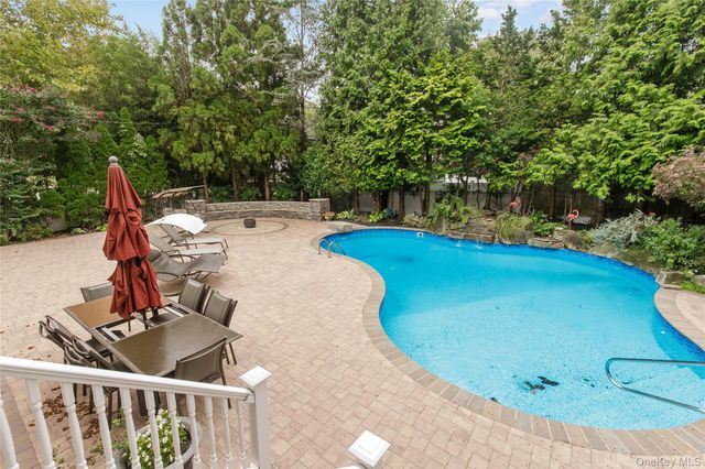 3 Saint Lawrence Place, Jericho, NY 11753