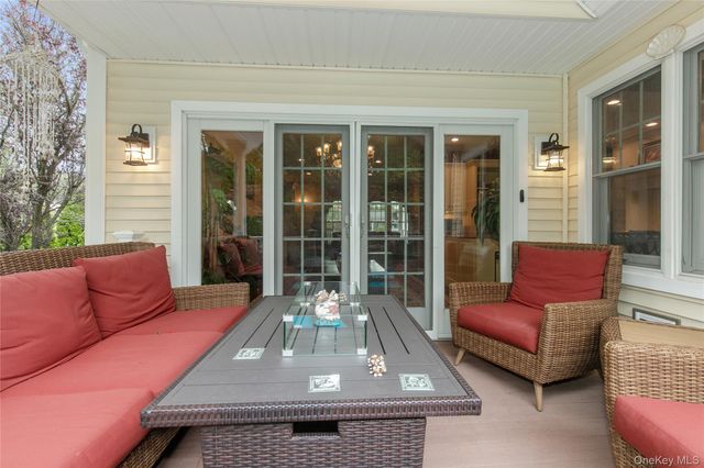 3 Saint Lawrence Place, Jericho, NY 11753