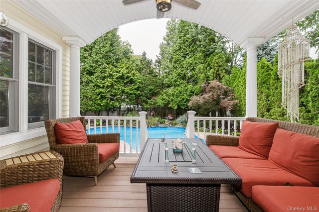 3 Saint Lawrence Place, Jericho, NY 11753