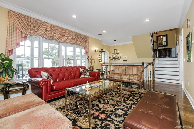 3 Saint Lawrence Place, Jericho, NY 11753