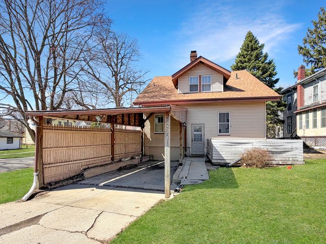 405 N Apple Avenue, Freeport, IL 61032