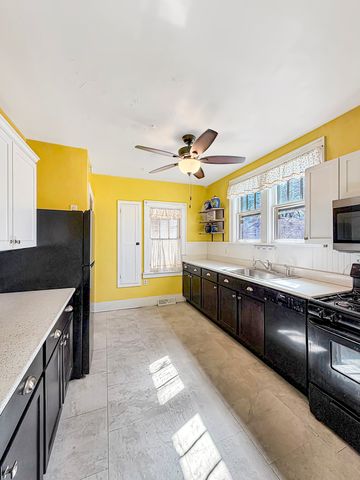 405 N Apple Avenue, Freeport, IL 61032